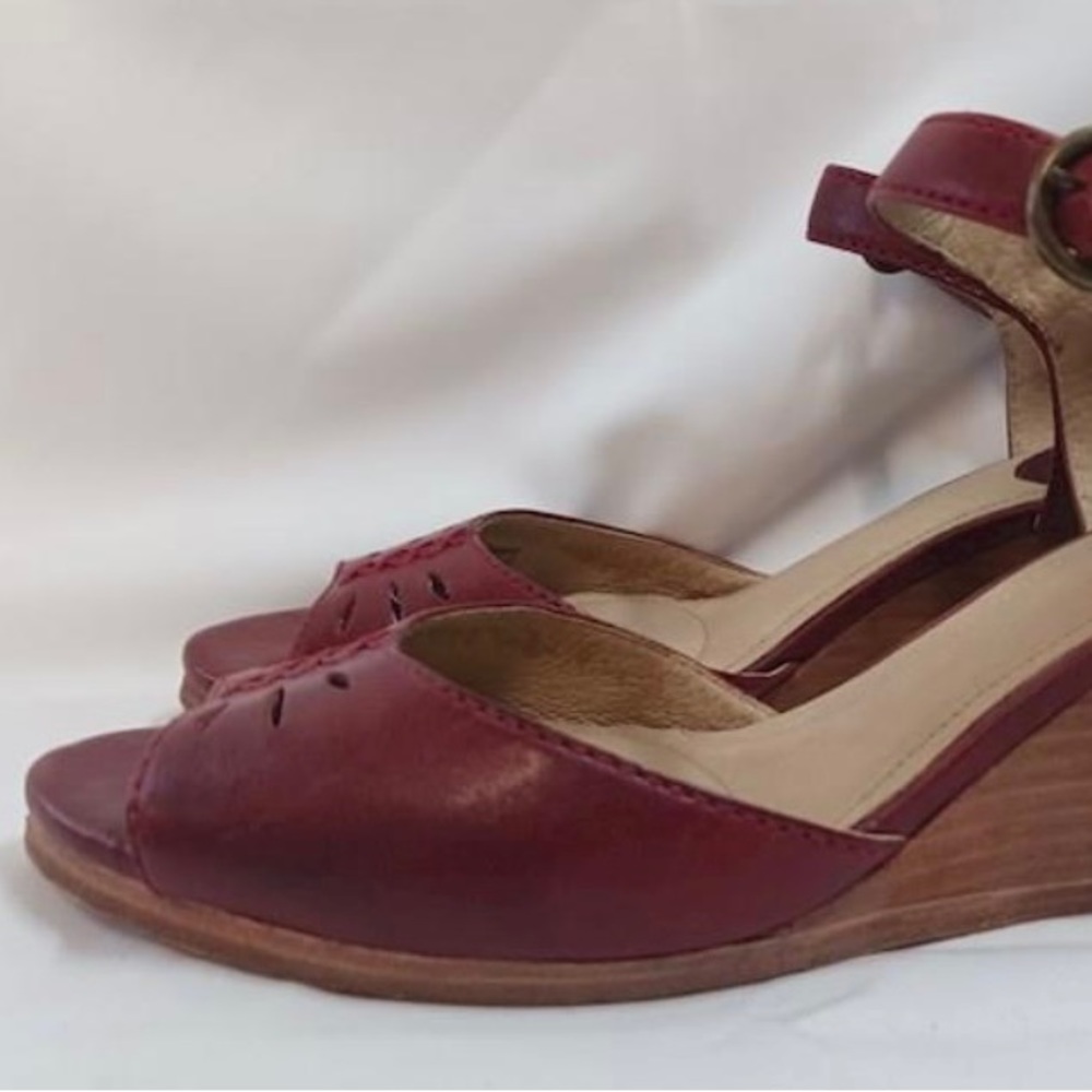 Frye Deirdre Stitch Red Leather Ankle Strap Wedges Size 7.5